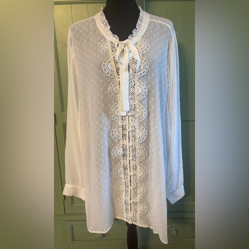 NWT Torrid White Chiffon Clip Dot Lace Ruffle Tie Front Blouse Size 6X